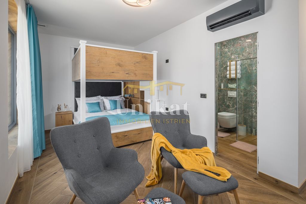 Nova moderna vila samo 400 metrov od morja